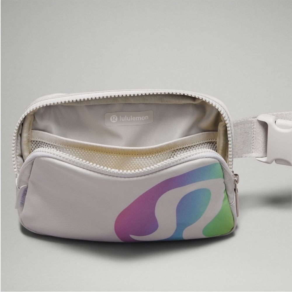 NWT Lululemon Belt Bag in Vapor/Persian, Sold out online!